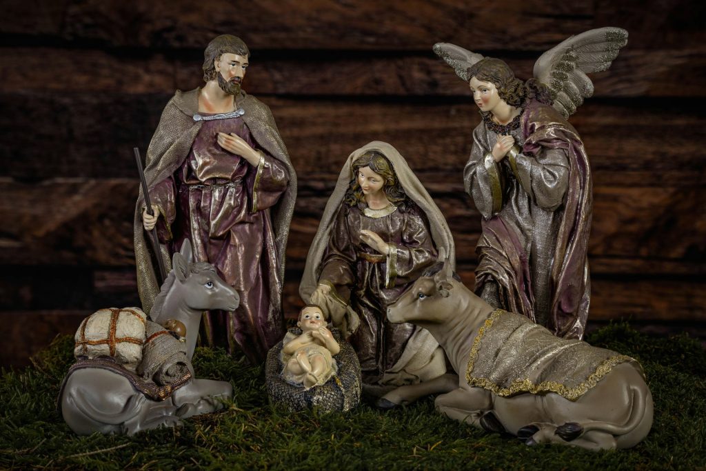 a nativity scene of three angels and a baby jesus